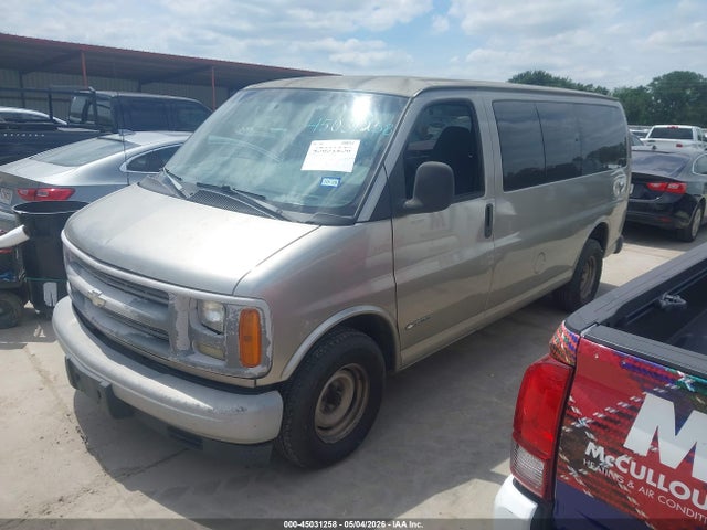 45031258 :رقم المزاد ، 1GNFG15M121189933 vin ، 2002 Chevrolet Express مزاد بيع