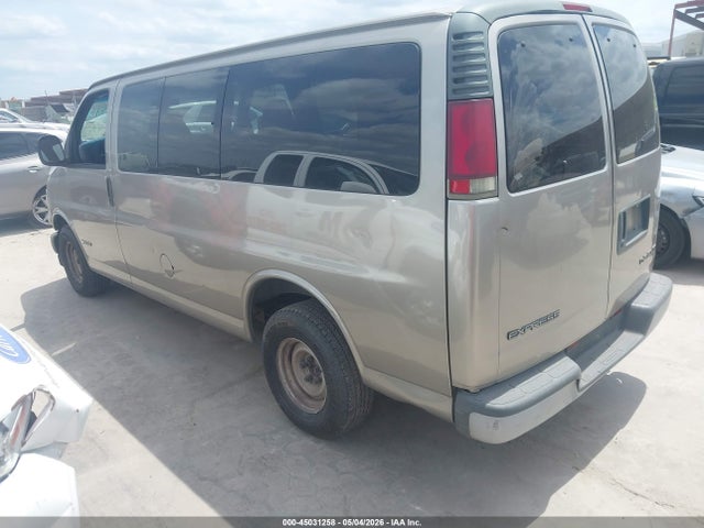 45031258 :رقم المزاد ، 1GNFG15M121189933 vin ، 2002 Chevrolet Express مزاد بيع