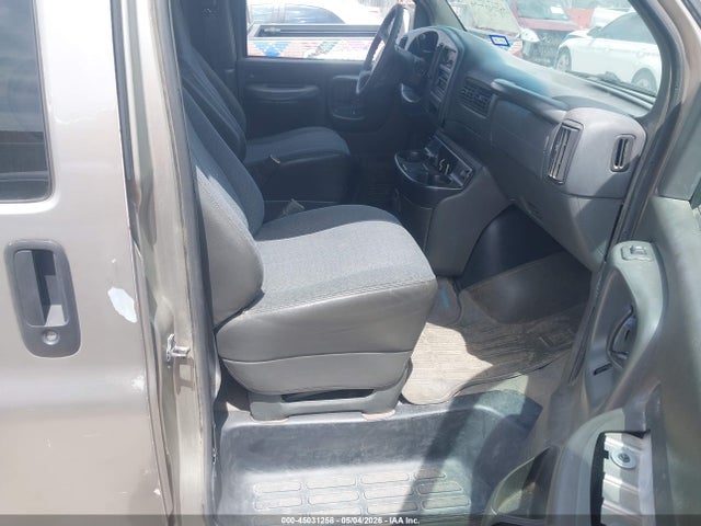 45031258 :رقم المزاد ، 1GNFG15M121189933 vin ، 2002 Chevrolet Express مزاد بيع