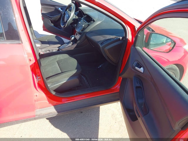 45031345 :رقم المزاد ، 1FADP3F21FL316723 vin ، 2015 Ford Focus Se مزاد بيع