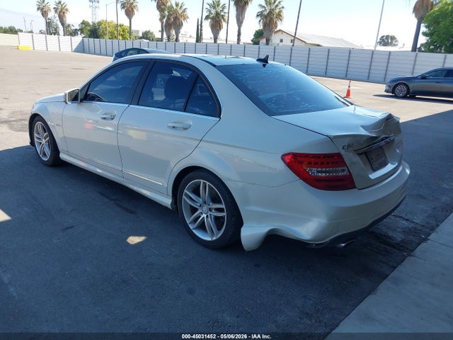 Продажа на аукционе авто 2012 Mercedes-benz C 250 Luxury/sport, vin: WDDGF4HB6CR200896, номер лота: 45031452