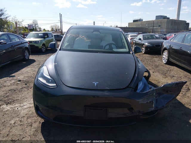 2024 Tesla Model Y Long Range Dual Motor All-wheel Drive მანქანა იყიდება აუქციონზე, vin: 7SAYGDEE4RA240905, აუქციონის ნომერი: 45031567