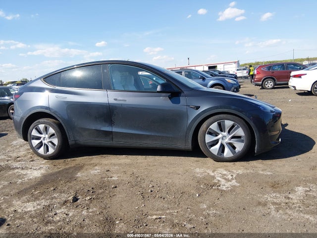 2024 Tesla Model Y Long Range Dual Motor All-wheel Drive მანქანა იყიდება აუქციონზე, vin: 7SAYGDEE4RA240905, აუქციონის ნომერი: 45031567