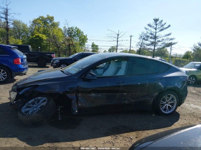 2024 Tesla Model Y Long Range Dual Motor All-wheel Drive მანქანა იყიდება აუქციონზე, vin: 7SAYGDEE4RA240905, აუქციონის ნომერი: 45031567