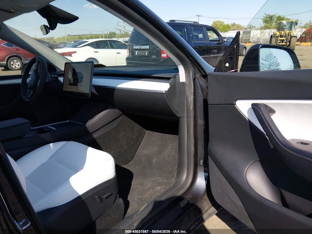 2024 Tesla Model Y Long Range Dual Motor All-wheel Drive მანქანა იყიდება აუქციონზე, vin: 7SAYGDEE4RA240905, აუქციონის ნომერი: 45031567