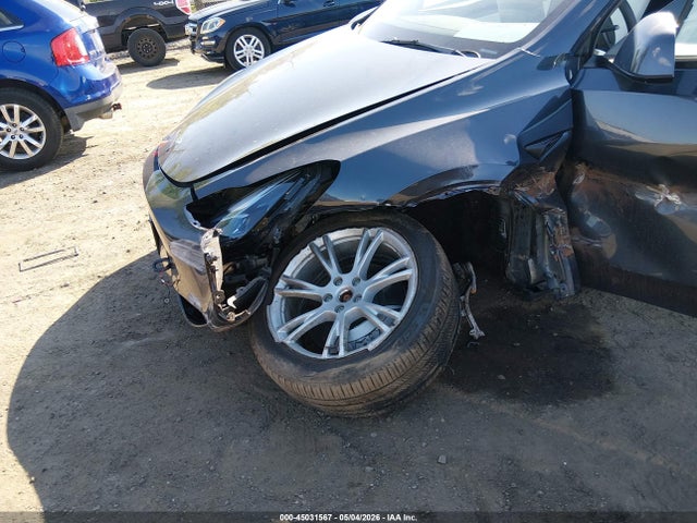 2024 Tesla Model Y Long Range Dual Motor All-wheel Drive მანქანა იყიდება აუქციონზე, vin: 7SAYGDEE4RA240905, აუქციონის ნომერი: 45031567