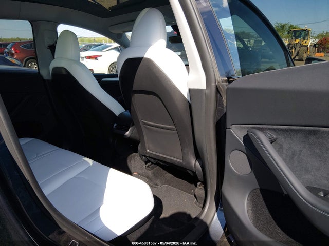 2024 Tesla Model Y Long Range Dual Motor All-wheel Drive მანქანა იყიდება აუქციონზე, vin: 7SAYGDEE4RA240905, აუქციონის ნომერი: 45031567