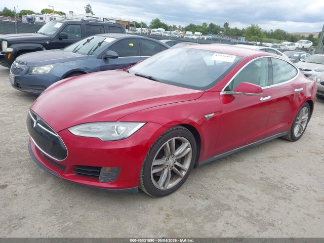 2015 Tesla Model S 70d/85d/p85d მანქანა იყიდება აუქციონზე, vin: 5YJSA1H22FF100922, აუქციონის ნომერი: 45031590
