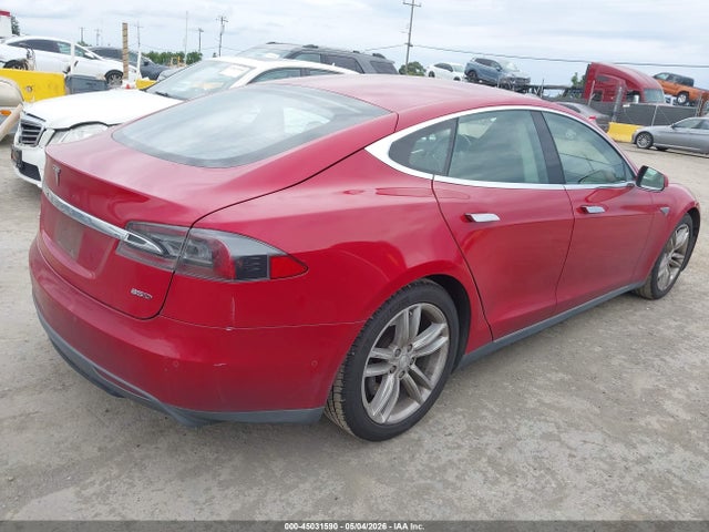 2015 Tesla Model S 70d/85d/p85d მანქანა იყიდება აუქციონზე, vin: 5YJSA1H22FF100922, აუქციონის ნომერი: 45031590