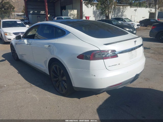 45031610 :رقم المزاد ، 5YJSA1CP1DFP21715 vin ، 2013 Tesla Model S Performance مزاد بيع