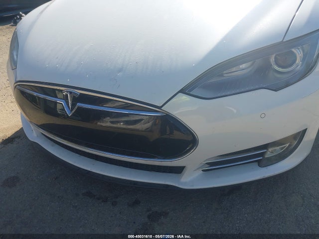 45031610 :رقم المزاد ، 5YJSA1CP1DFP21715 vin ، 2013 Tesla Model S Performance مزاد بيع