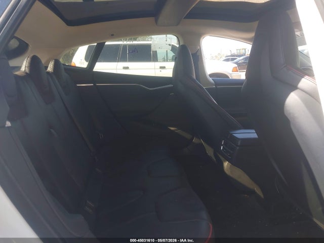 45031610 :رقم المزاد ، 5YJSA1CP1DFP21715 vin ، 2013 Tesla Model S Performance مزاد بيع