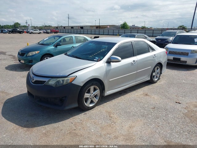 45031655 :رقم المزاد ، 4T1BF1FKXEU817252 vin ، 2014 Toyota Camry Se مزاد بيع