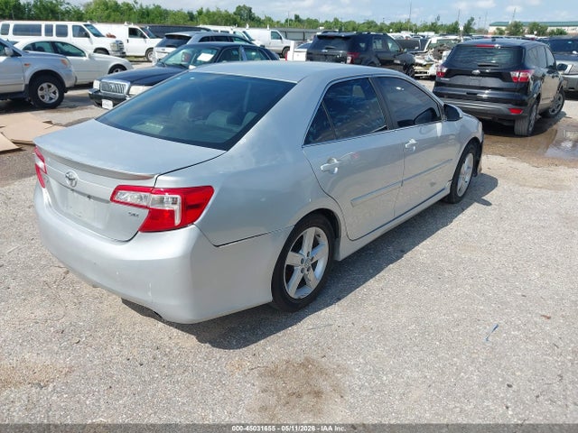 45031655 :رقم المزاد ، 4T1BF1FKXEU817252 vin ، 2014 Toyota Camry Se مزاد بيع