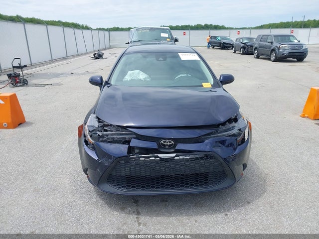 45031741 :رقم المزاد ، 5YFEPMAE3NP356071 vin ، 2022 Toyota Corolla Le مزاد بيع
