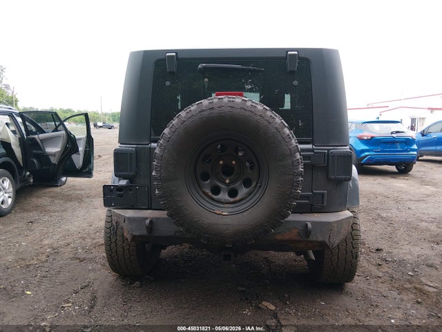 45031821 :رقم المزاد ، 1J4AA5D15AL145787 vin ، 2010 Jeep Wrangler Sahara مزاد بيع