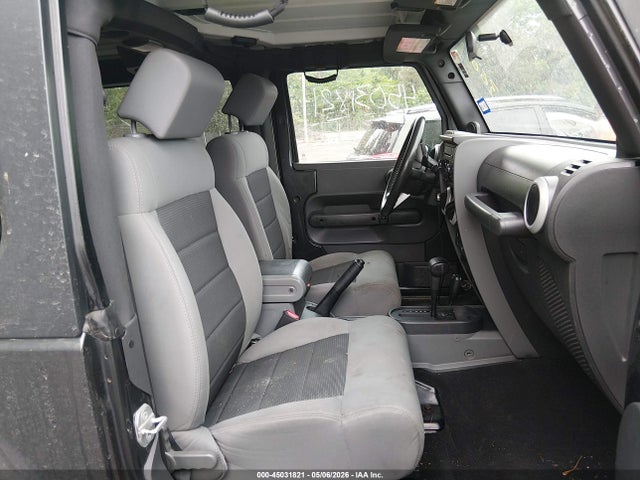 45031821 :رقم المزاد ، 1J4AA5D15AL145787 vin ، 2010 Jeep Wrangler Sahara مزاد بيع