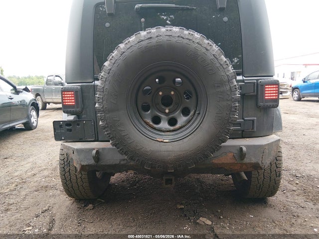 45031821 :رقم المزاد ، 1J4AA5D15AL145787 vin ، 2010 Jeep Wrangler Sahara مزاد بيع