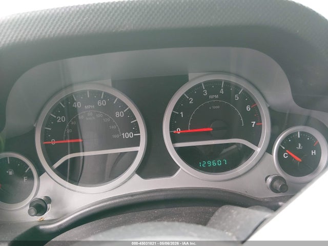 45031821 :رقم المزاد ، 1J4AA5D15AL145787 vin ، 2010 Jeep Wrangler Sahara مزاد بيع