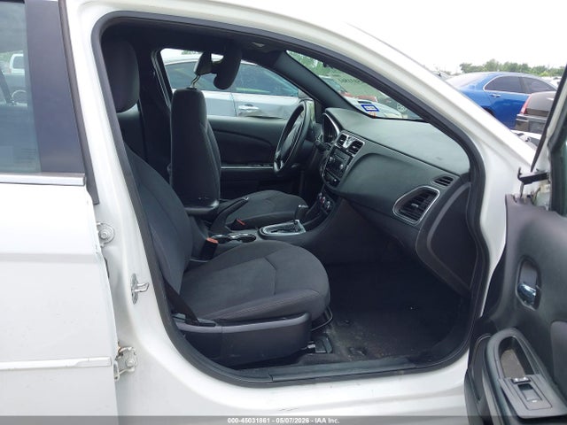 Продажа на аукционе авто 2013 Chrysler 200 Lx, vin: 1C3CCBAB3DN624680, номер лота: 45031861