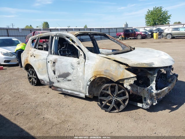 2T3JFREV3HW693701 Toyota RAV4 SE