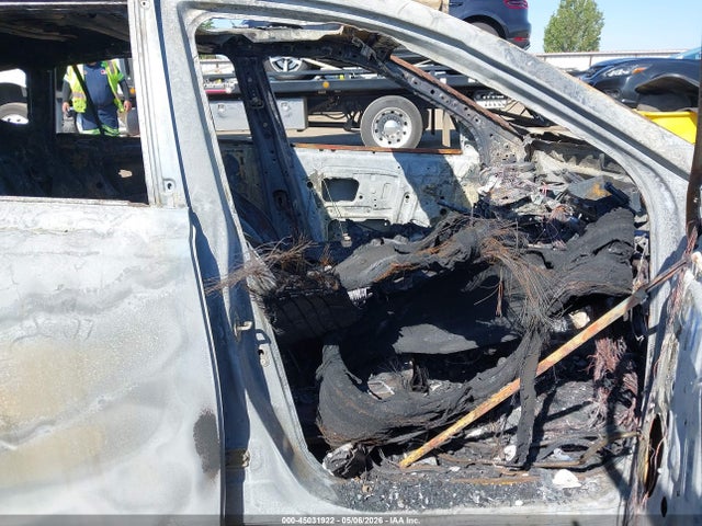 2T3JFREV3HW693701 Toyota RAV4 SE