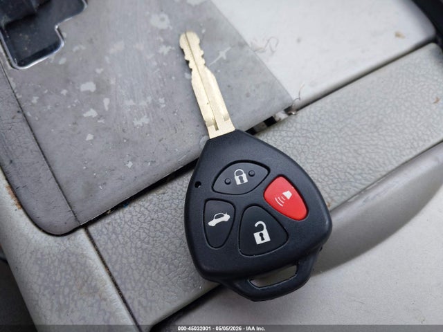 45032001 :رقم المزاد ، 4T1BF3EKXBU177178 vin ، 2011 Toyota Camry Le مزاد بيع