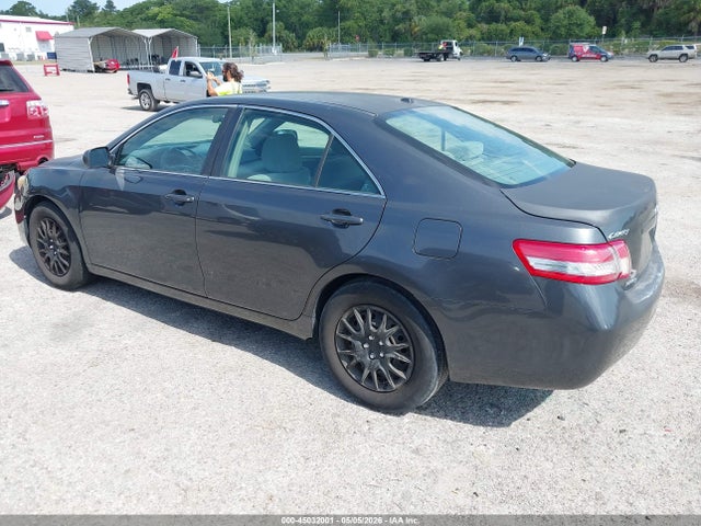 45032001 :رقم المزاد ، 4T1BF3EKXBU177178 vin ، 2011 Toyota Camry Le مزاد بيع
