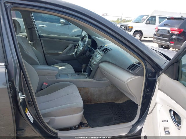 45032001 :رقم المزاد ، 4T1BF3EKXBU177178 vin ، 2011 Toyota Camry Le مزاد بيع