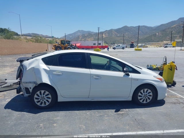 JTDKN3DU3F0424998 Toyota Prius Persona Series Special Edition