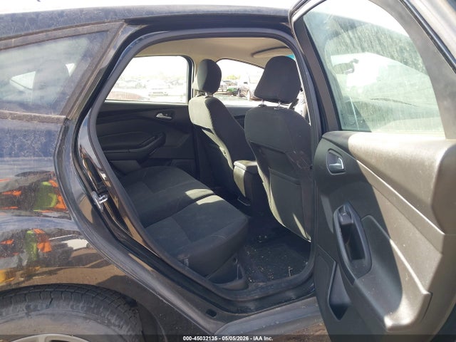 45032135 :رقم المزاد ، 1FADP3K28FL368775 vin ، 2015 Ford Focus Se مزاد بيع