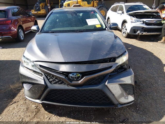 45032249 :رقم المزاد ، 4T1B11HKXJU137468 vin ، 2018 Toyota Camry Se مزاد بيع