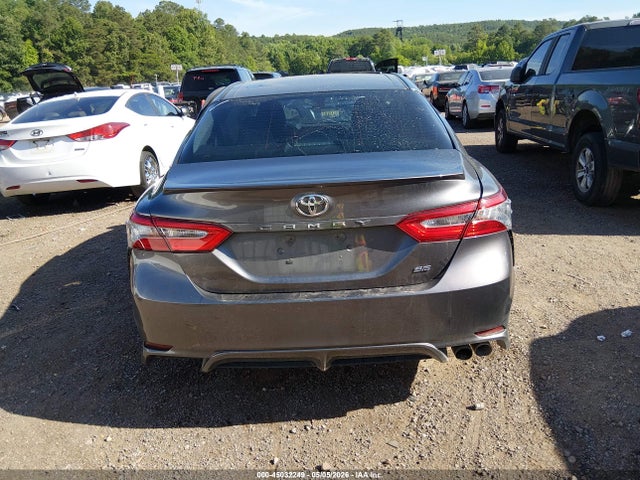 45032249 :رقم المزاد ، 4T1B11HKXJU137468 vin ، 2018 Toyota Camry Se مزاد بيع