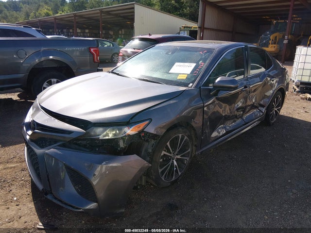 45032249 :رقم المزاد ، 4T1B11HKXJU137468 vin ، 2018 Toyota Camry Se مزاد بيع