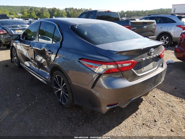 45032249 :رقم المزاد ، 4T1B11HKXJU137468 vin ، 2018 Toyota Camry Se مزاد بيع