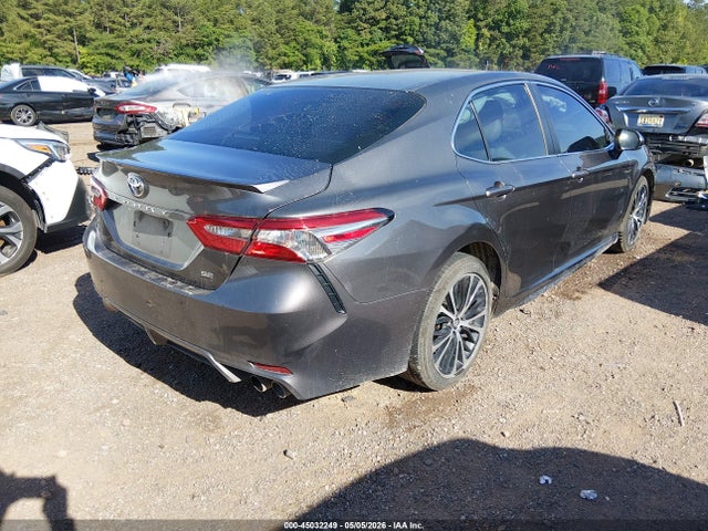 45032249 :رقم المزاد ، 4T1B11HKXJU137468 vin ، 2018 Toyota Camry Se مزاد بيع