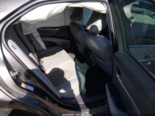 45032249 :رقم المزاد ، 4T1B11HKXJU137468 vin ، 2018 Toyota Camry Se مزاد بيع
