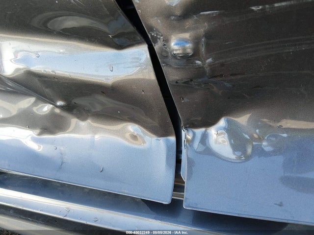 45032249 :رقم المزاد ، 4T1B11HKXJU137468 vin ، 2018 Toyota Camry Se مزاد بيع