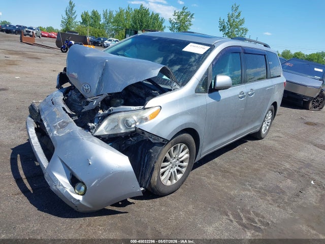 45032296 :رقم المزاد ، 5TDYK3DC8GS713576 vin ، 2016 Toyota Sienna Xle/xle 8 Passenger مزاد بيع