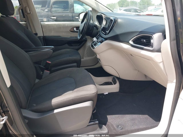 45032381 :رقم المزاد ، 2C4RC1CGXNR105333 vin ، 2022 Chrysler Voyager Lx مزاد بيع