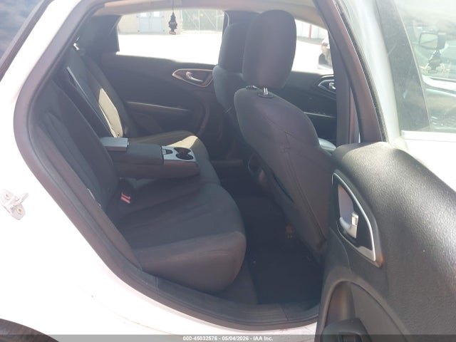 2015 Chrysler 200 Limited მანქანა იყიდება აუქციონზე, vin: 1C3CCCABXFN596272, აუქციონის ნომერი: 45032576