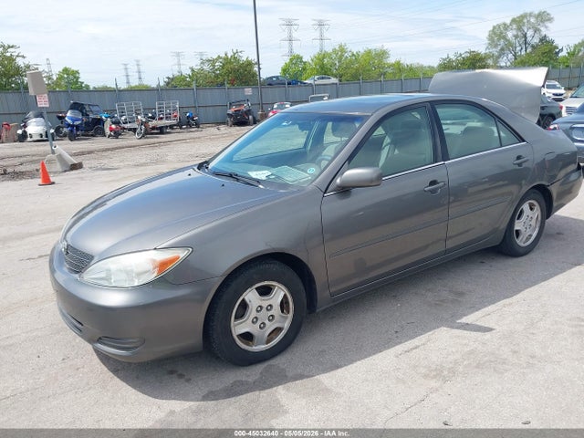 45032640 :رقم المزاد ، 4T1BF30K32U537804 vin ، 2002 Toyota Camry Le V6 مزاد بيع