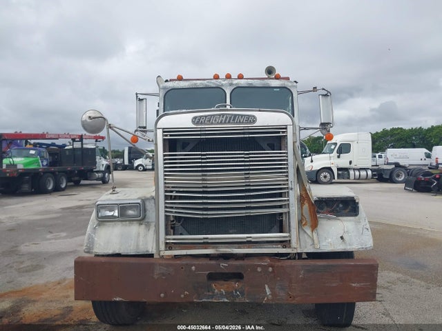 45032664 :رقم المزاد ، 1FUP2CYBXJH331700 vin ، 1988 Freightliner Conventional Fld120 مزاد بيع