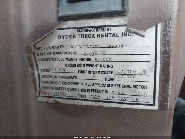 45032664 :رقم المزاد ، 1FUP2CYBXJH331700 vin ، 1988 Freightliner Conventional Fld120 مزاد بيع