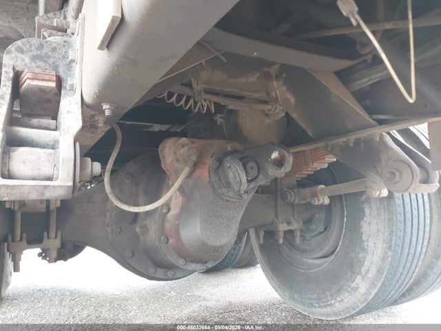45032664 :رقم المزاد ، 1FUP2CYBXJH331700 vin ، 1988 Freightliner Conventional Fld120 مزاد بيع