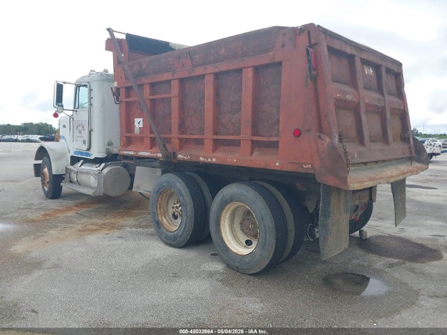 45032664 :رقم المزاد ، 1FUP2CYBXJH331700 vin ، 1988 Freightliner Conventional Fld120 مزاد بيع