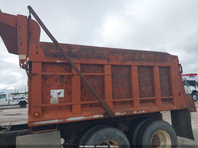 45032664 :رقم المزاد ، 1FUP2CYBXJH331700 vin ، 1988 Freightliner Conventional Fld120 مزاد بيع