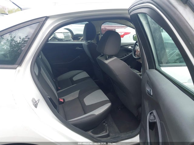 45032743 :رقم المزاد ، 1FADP3F26EL235098 vin ، 2014 Ford Focus Se مزاد بيع