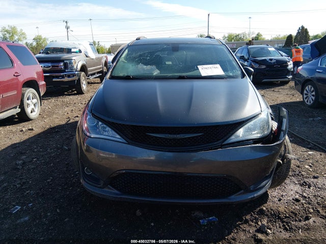 45032786 :رقم المزاد ، 2C4RC1FGXJR350770 vin ، 2018 Chrysler Pacifica Touring Plus مزاد بيع