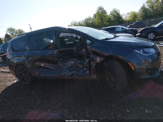 45032786 :رقم المزاد ، 2C4RC1FGXJR350770 vin ، 2018 Chrysler Pacifica Touring Plus مزاد بيع